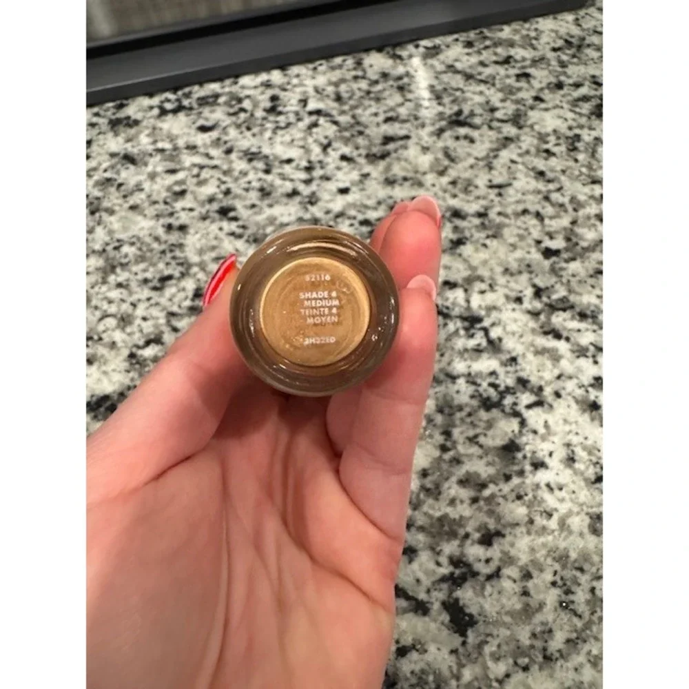 e.l.f.‎ Halo Glow Liquid Filter Medium 4 Radiant Finish Makeup Foundation